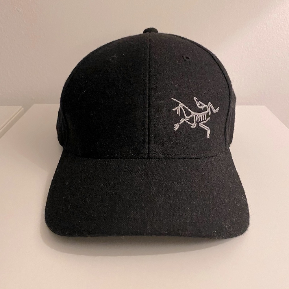 Arc’teryx Wool Ball Cap, Six Panel, Black, S/M, Self-Adjust Fit. NWOT